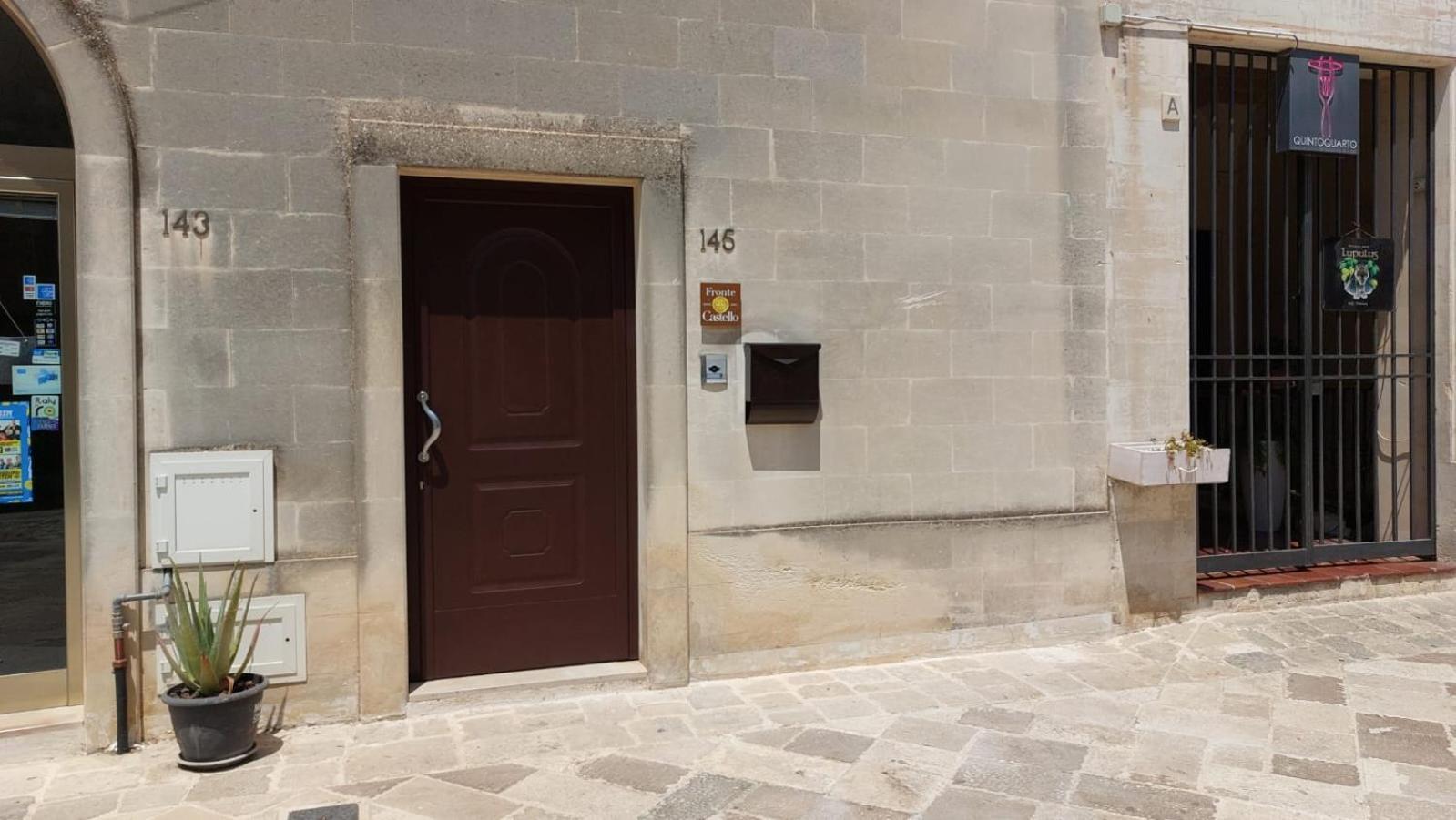 Casa Vacanze Fronte Castello Martano Ngoại thất bức ảnh