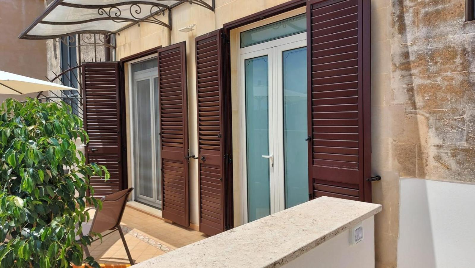 Casa Vacanze Fronte Castello Martano Ngoại thất bức ảnh