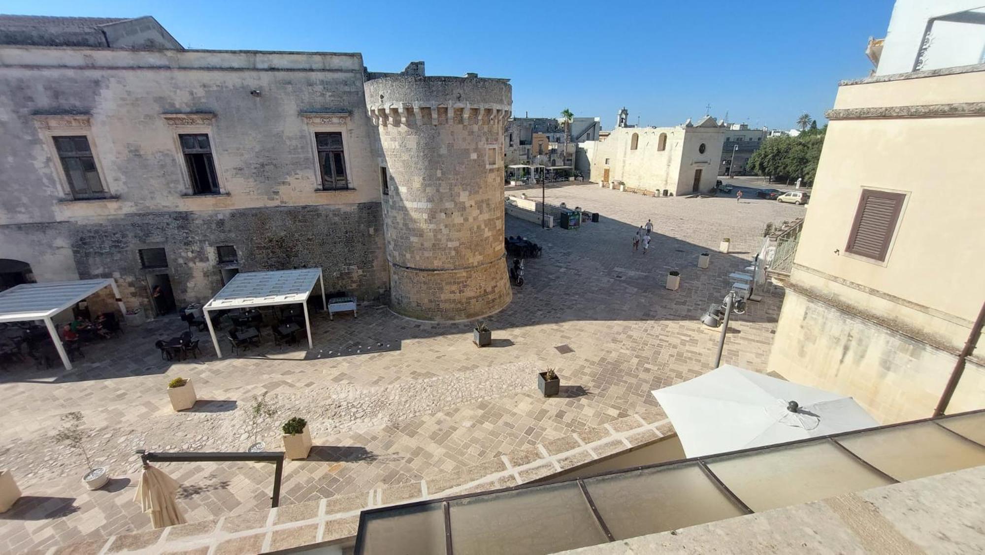 Casa Vacanze Fronte Castello Martano Ngoại thất bức ảnh